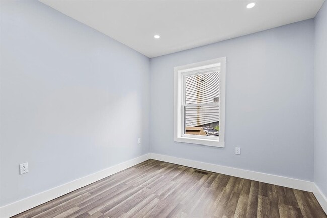Building Photo - 392 Palisade Ave