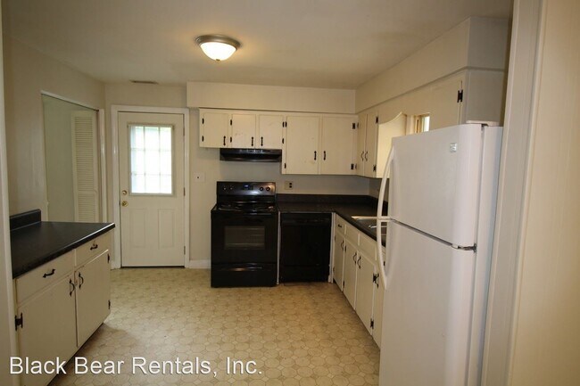 Building Photo - 4 br, 2 bath House - 297 White Pine Drive