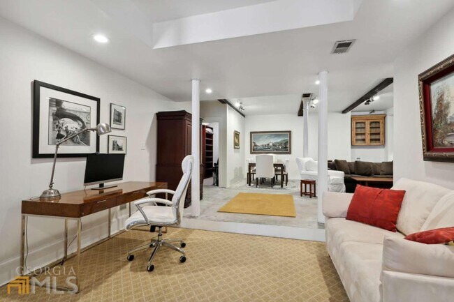Foto del edificio - 116 Peachtree Cir NE