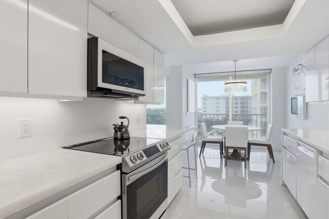 Building Photo - 3210 S Ocean Blvd