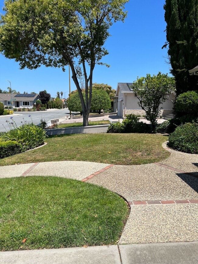 Building Photo - 4 br, 2.5 bath House - 1214 Spaich Drive