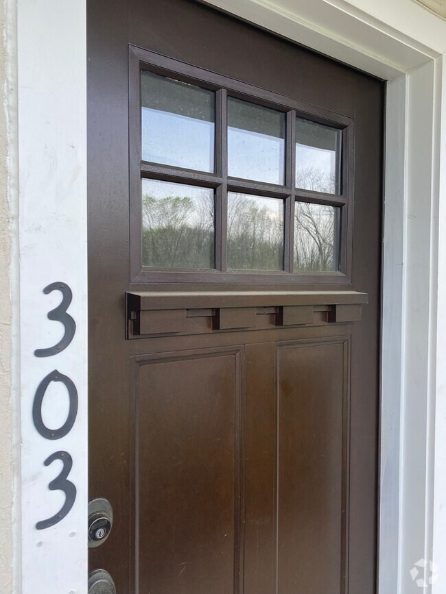 Building Photo - 303 Landon Way