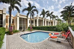 Foto del edificio - 7061 Pelican Bay Blvd
