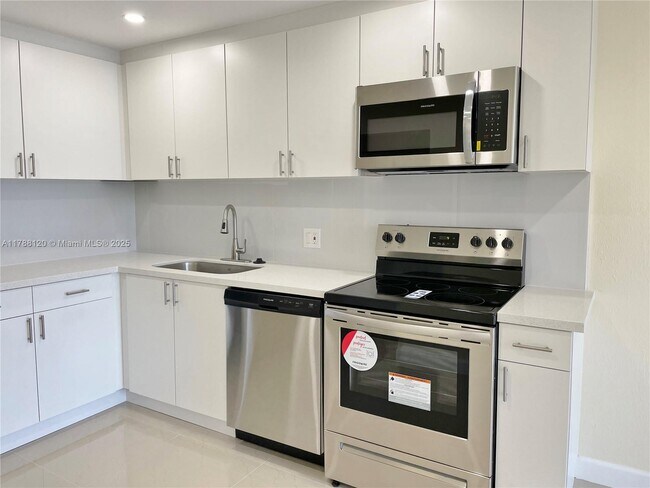 Foto del edificio - 16851 NE 23rd Ave