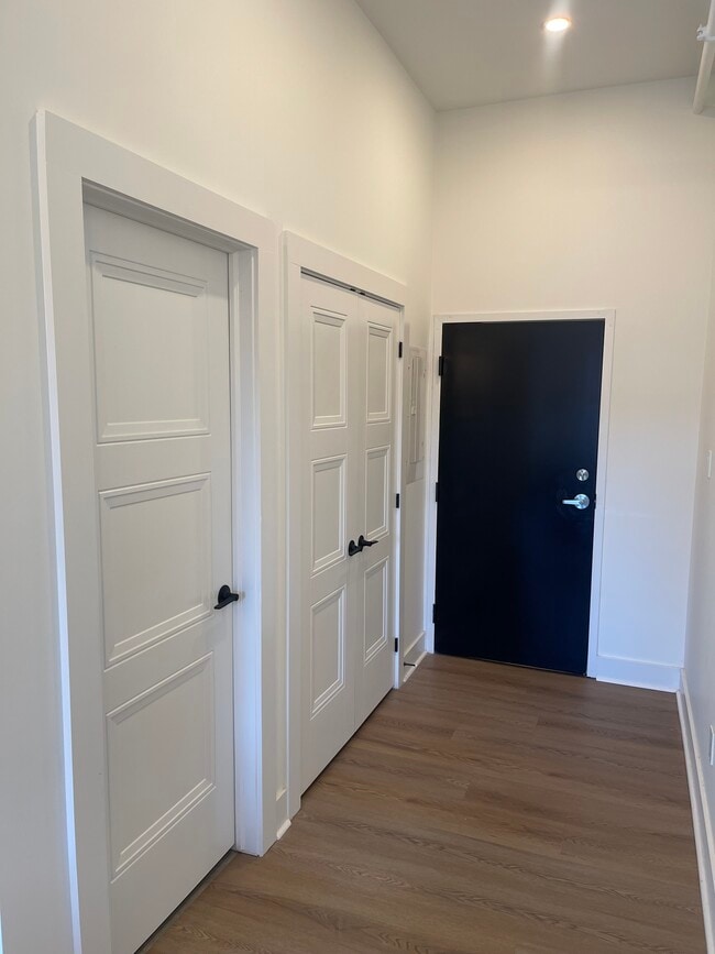 Front entry way - 49 Canterbury St