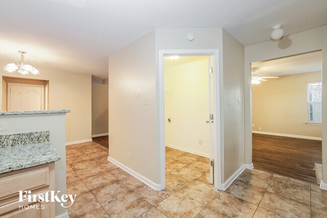 Foto del edificio - 7810 Windy Willow Rd