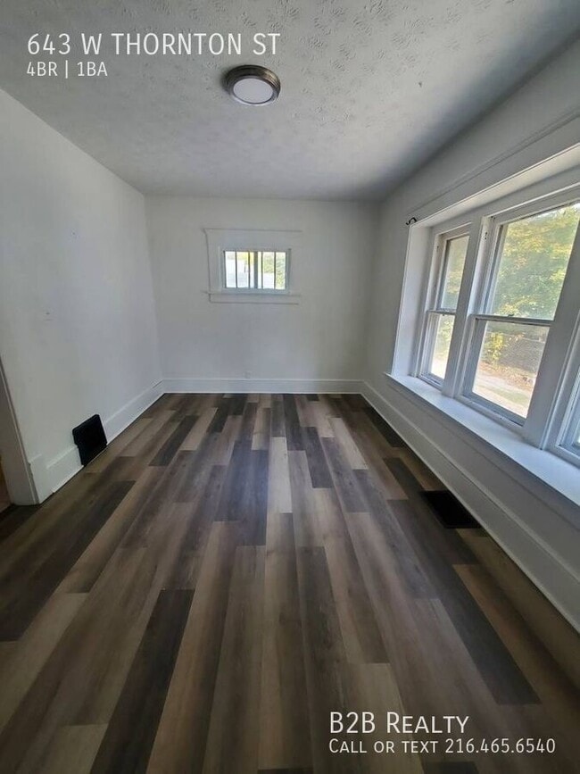 Foto del edificio - 643 W Thornton St