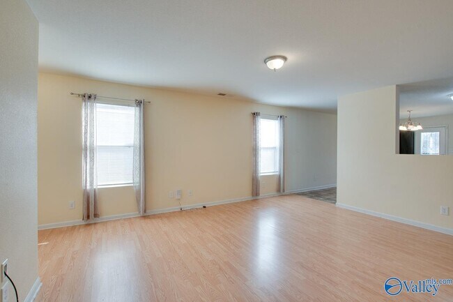 Foto del edificio - 198 Cloverbrook Dr