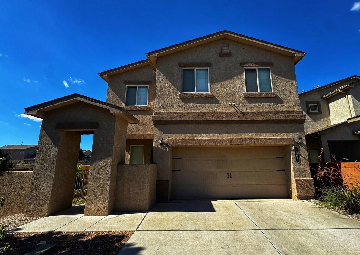 Foto principal - 8901 Eagle Hills Dr NW
