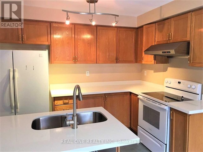 Building Photo - 141 Nahanni Dr