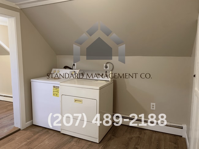 Building Photo - 28 Oak St