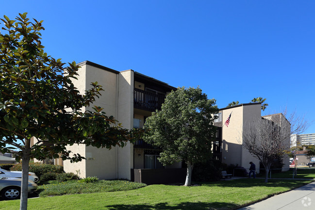 Building Photo - Pacific Beach Shores