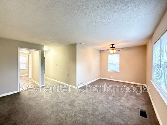 Building Photo - 305 Sunrise Ln