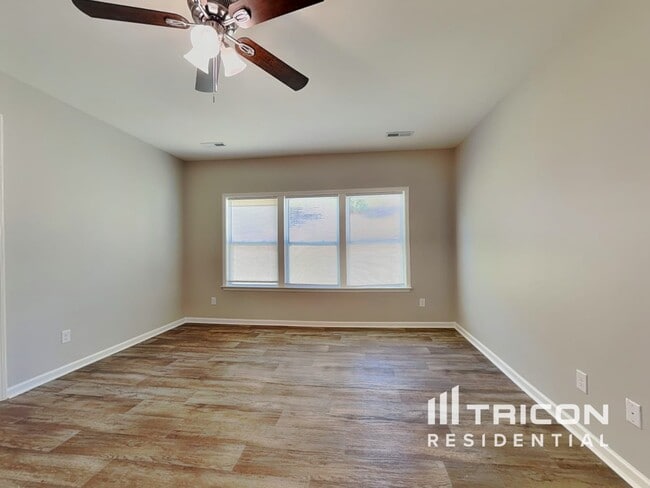 Foto del edificio - 4664 Wesmar Dr