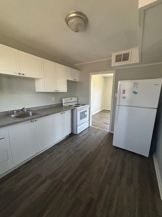 Photo du bâtiment - 3 Bedroom Townhome