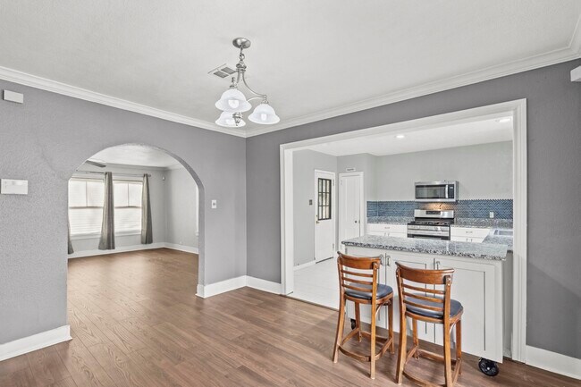 Foto del edificio - 2406 Oaklawn Dr