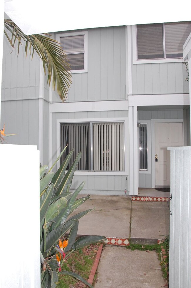 Building Photo - Goleta 3 Bedroom Townhouse