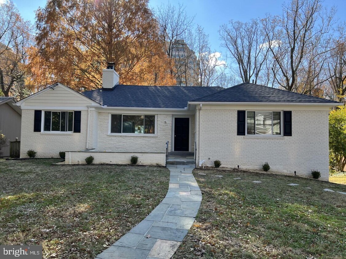 Foto principal - 4516 Dorset Ave