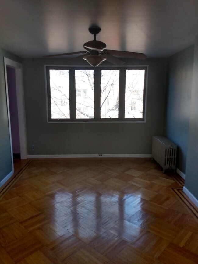 livingroom - 200 22nd St