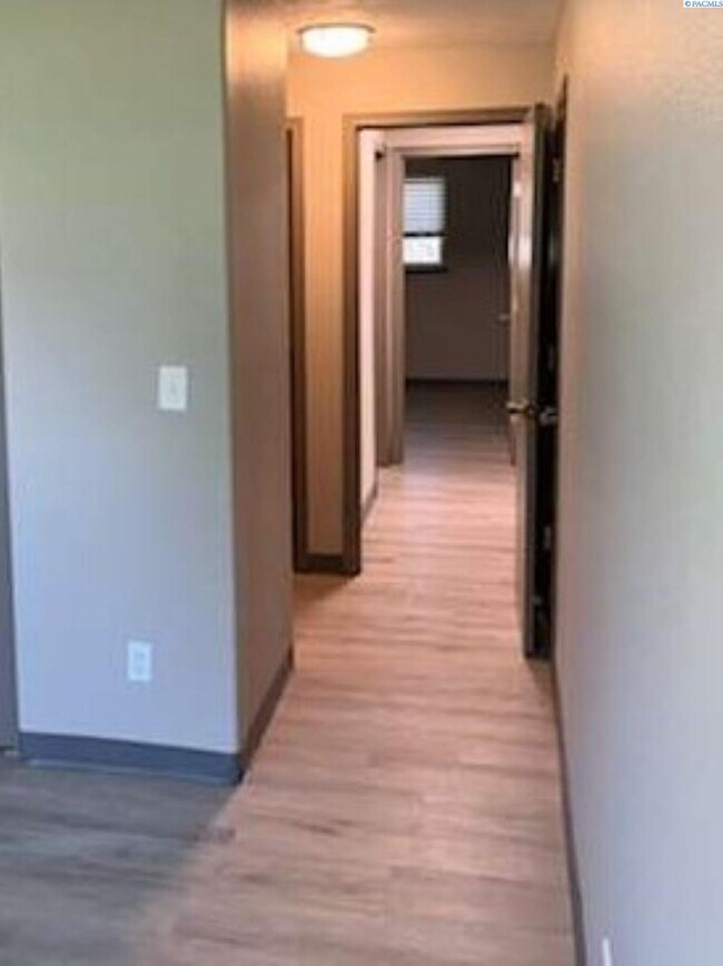 Foto del edificio - Condo Living...Move-In Ready