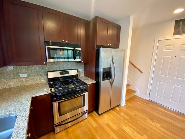 Foto del edificio - 1825 N California Ave