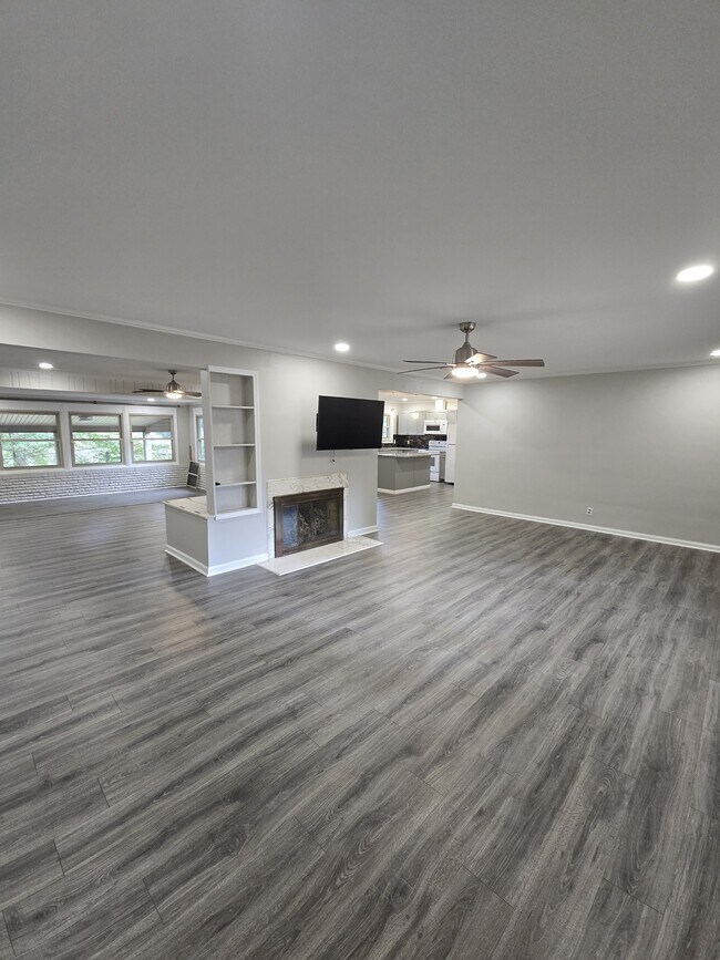 Foto del edificio - 420 Downey Pl