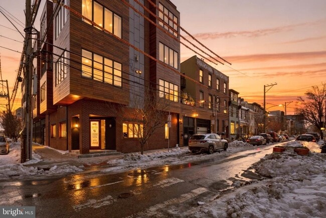 Building Photo - 1247 E Columbia Ave