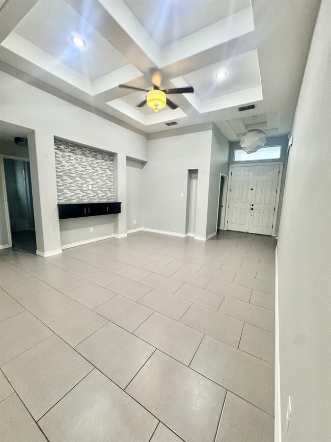 Building Photo - 203 Desert Palm Dr