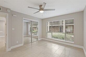 Building Photo - 2201 Fountain View Dr