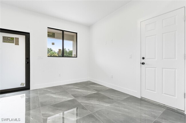 Foto del edificio - 922 Dobbins St E