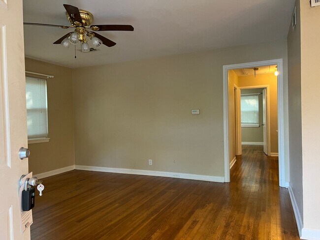 Foto del edificio - 22 Fairmont Dr