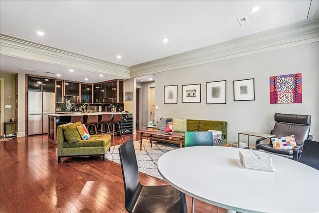 Foto del edificio - Great Luxury 3 Bedroom 2 Bath on H st NE!