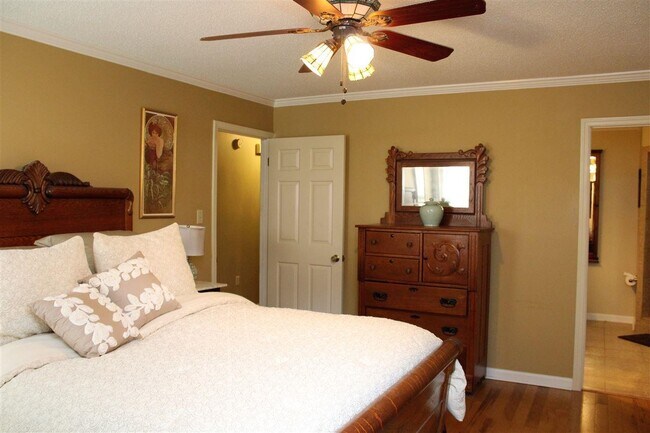 Building Photo - 3970 Fun Valley Dr