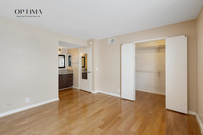 Building Photo - Spacious 3-Bedroom Condo with Private Gara...