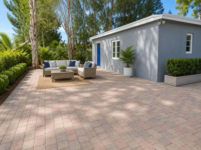 Foto del edificio - 5605 Pinewood Ave