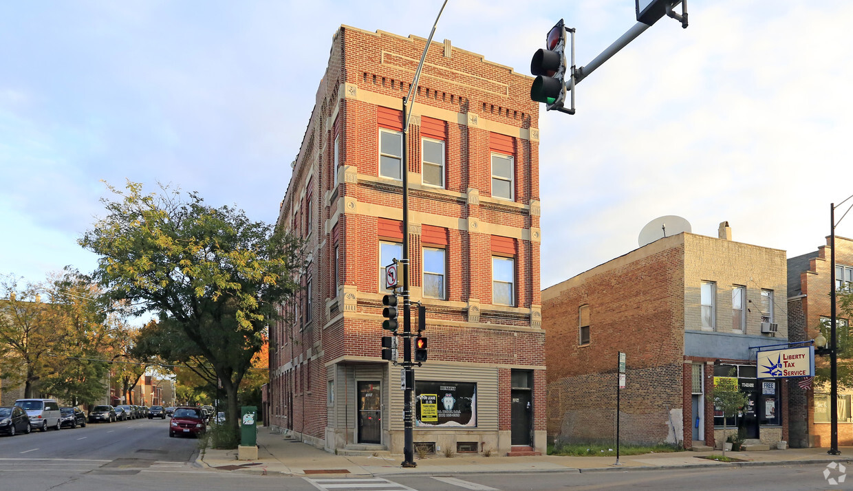 Building Photo - 724 W 31st St