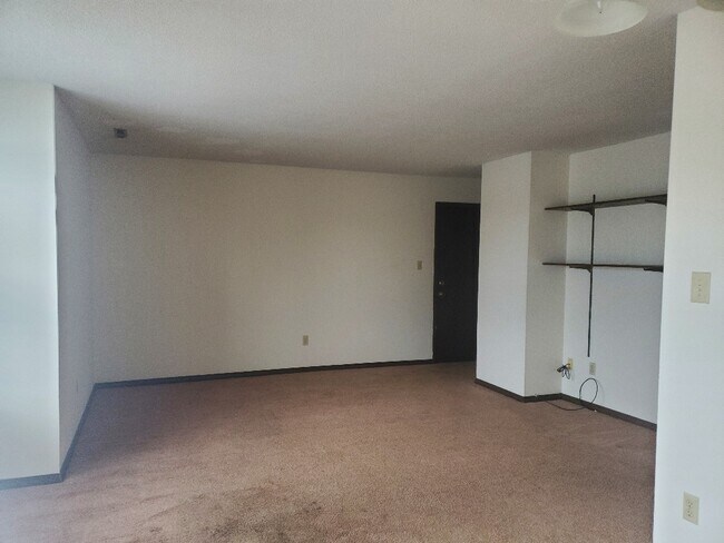 Building Photo - 125 Albany Dr