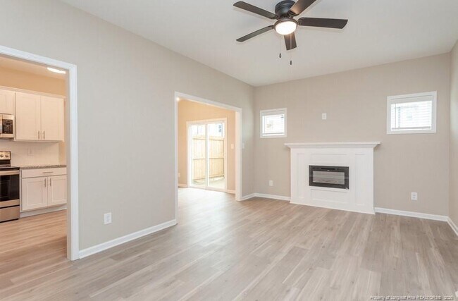 Building Photo - 910 Kingscote Dr