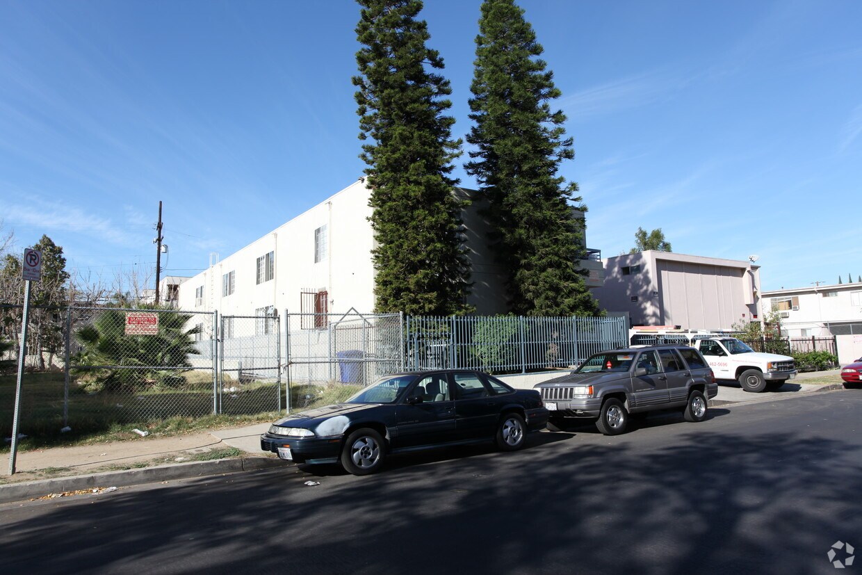 Foto del edificio - 7319 Milwood Ave