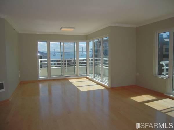 Primary Photo - 220 Lombard St
