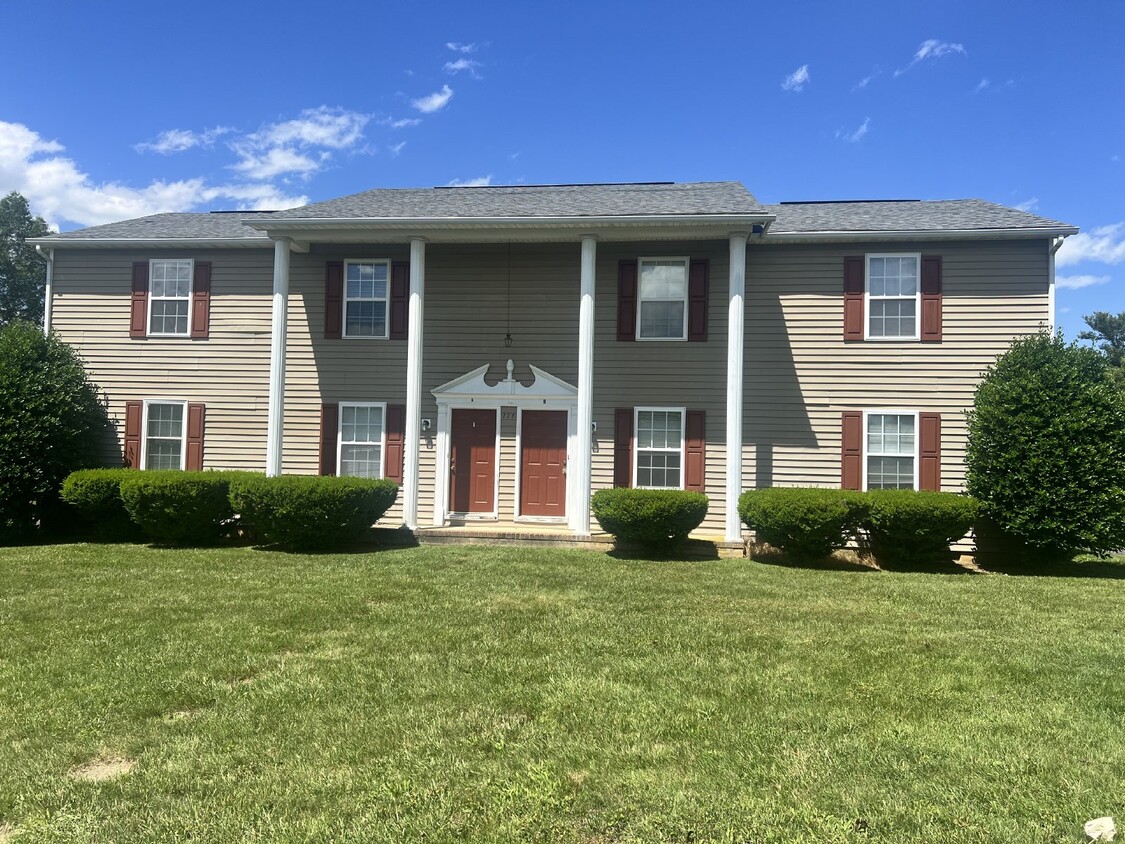 Primary Photo - Charming 2-Bedroom Apartment at 111 Pennie...