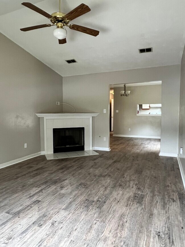 Foto del edificio - 4108 Mission Trace Blvd