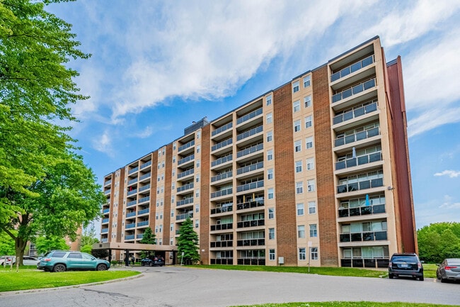 Building Photo - 780 Wonderland Road South