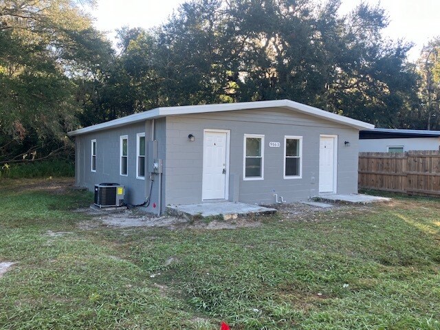 Frente - 916 1/2 Stinson St