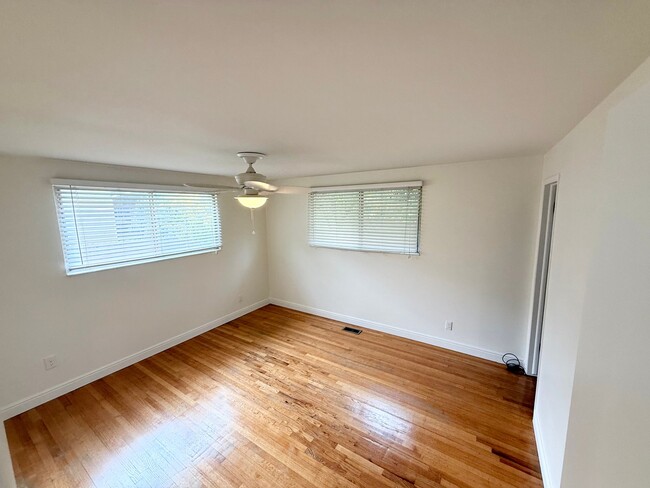Building Photo - 6884 Bellavista Dr
