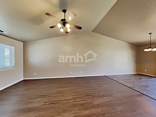 Building Photo - 468 Melling Way