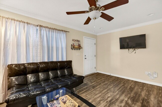 Foto del edificio - 1282 Beach Blvd