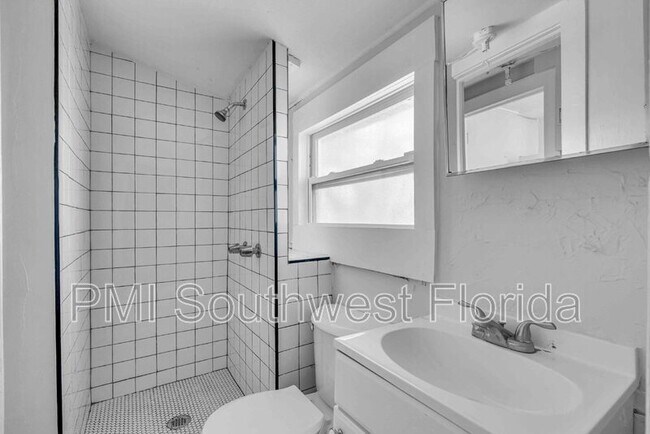 Foto del edificio - 1016 10th Ave W