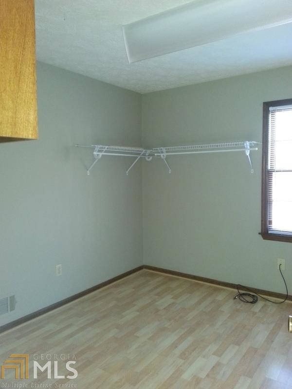 Foto del edificio - 375 Hilo Rd