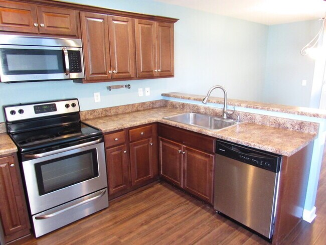 Building Photo - Bradburn Village 3 bedroom end unit townhome!